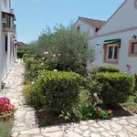 Yannis 2 * Roda (Corfu)