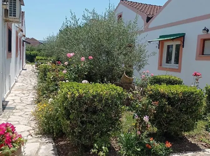 Yannis 2 * Roda (Corfu)